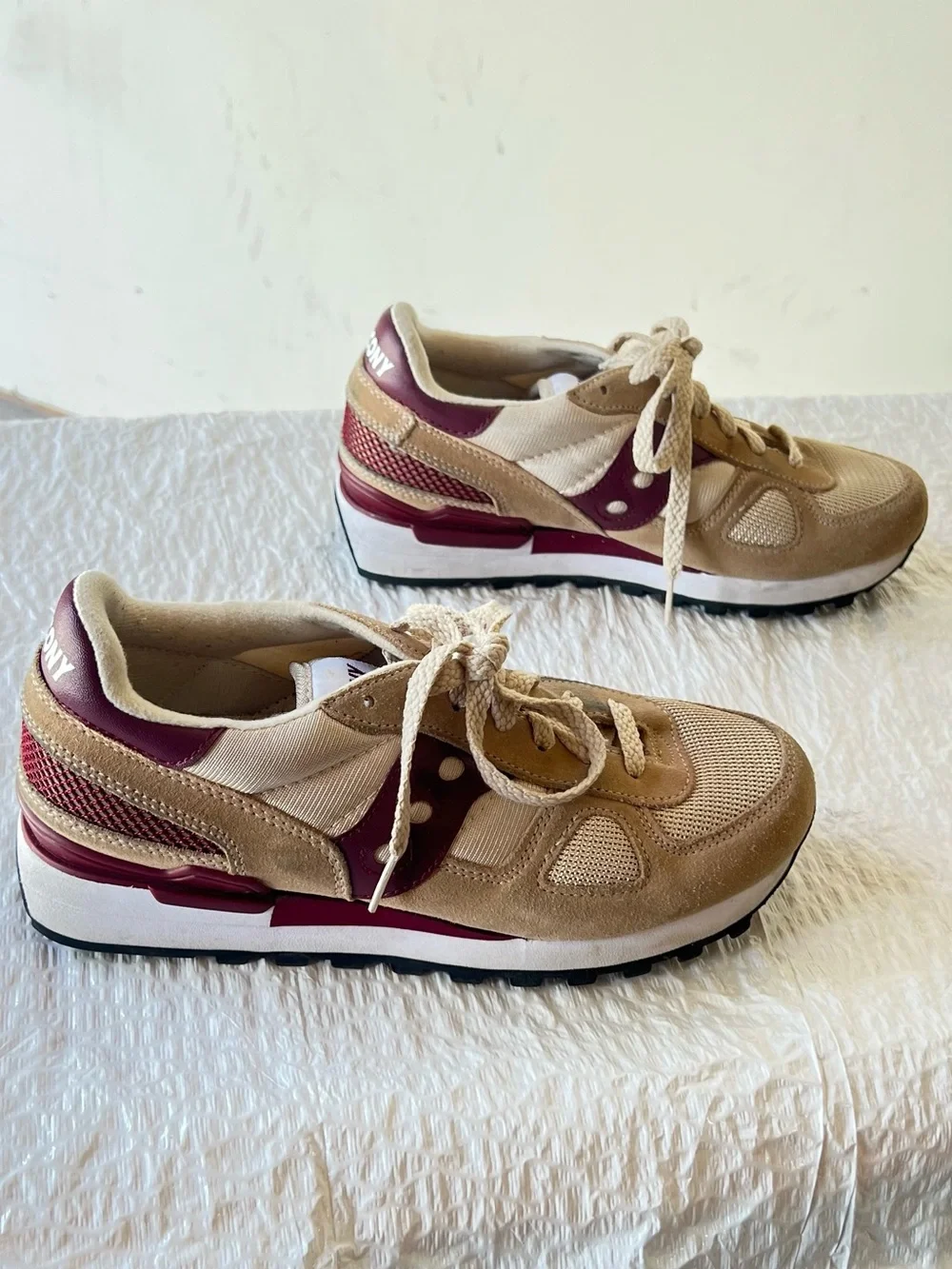 Saucony Beige and Cream Sneakers with Purple Accent